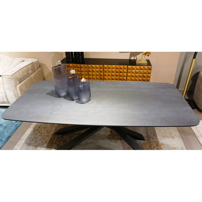 Τραπέζι Lince XL από χαλαζία σε σχήμα βαρελιού 260-280 x 117cm
